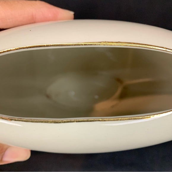 Otagiri Wide Pocket Elegant Beige Vase With Long Stems Red Roses - Picture 8 of 8